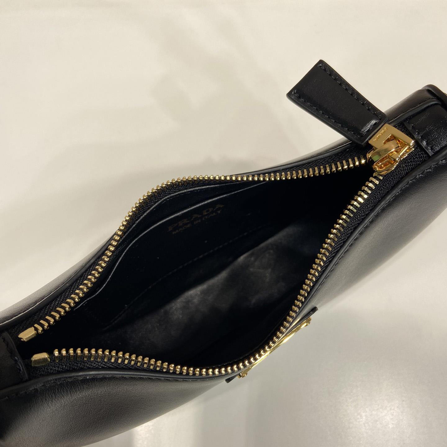 Prada Mini-Umhängetasche aus Arqué-Leder - EUR FASHION