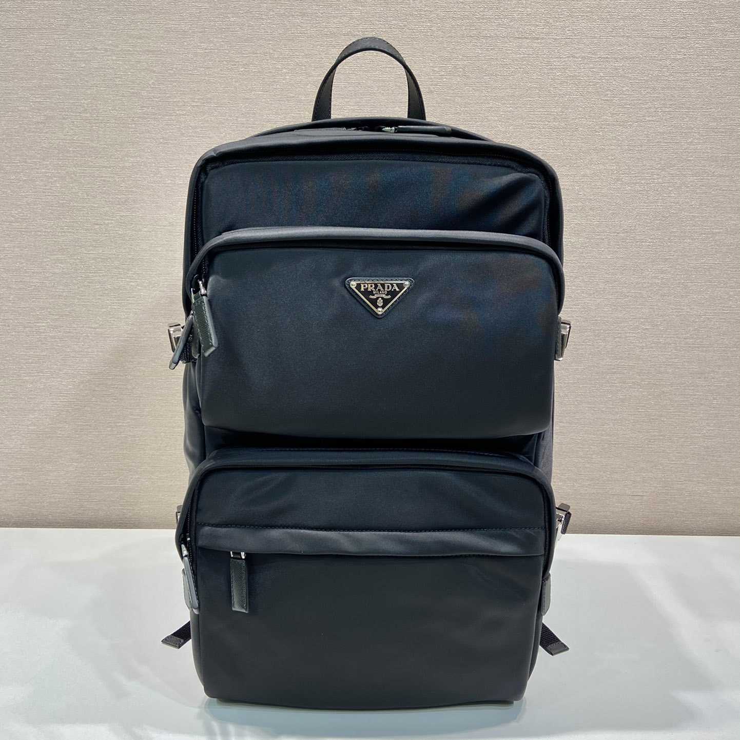 Prada Rucksack aus Re-Nylon und Saffiano-Leder - EUR FASHION