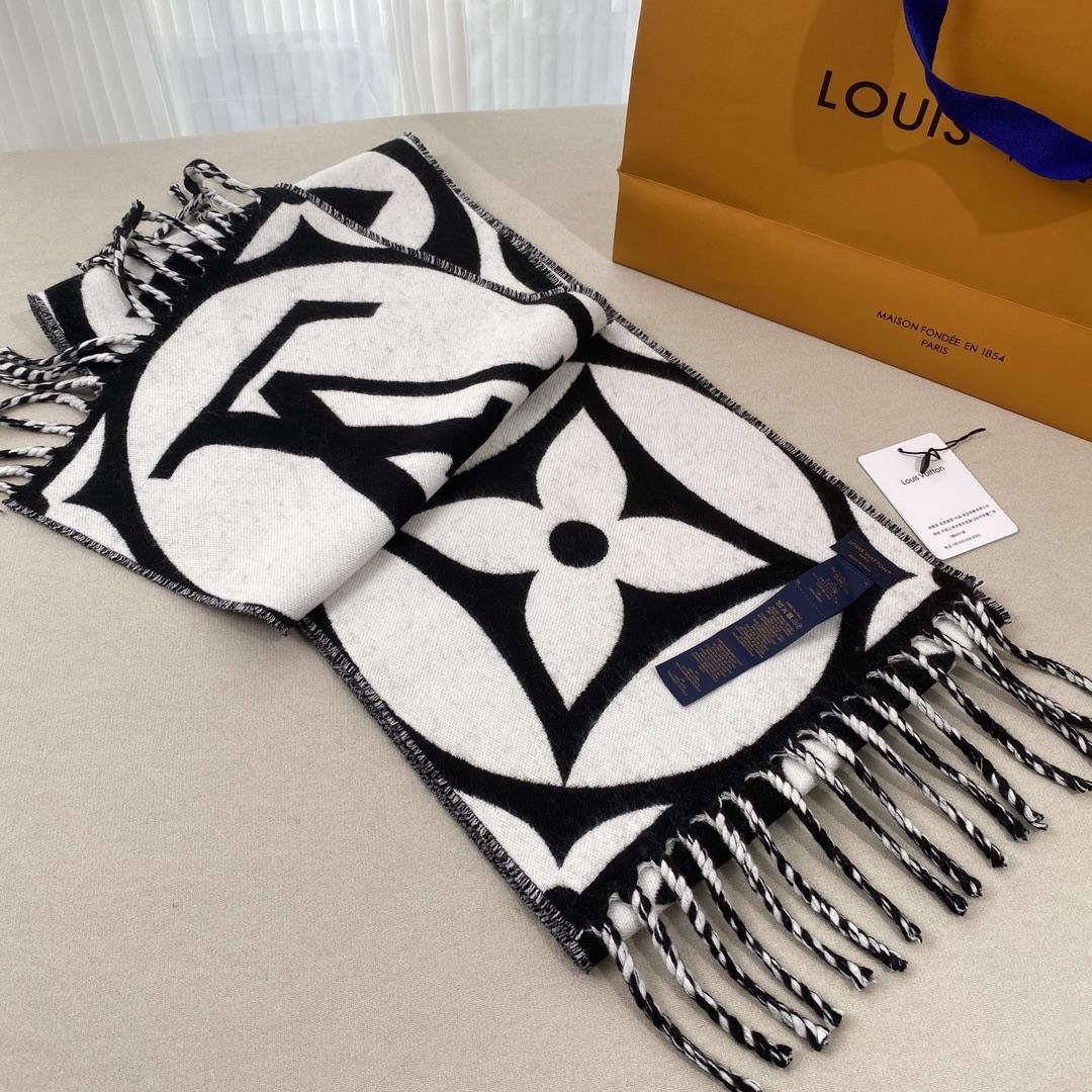 Louis Vuitton LV Medallion Scarf - EUR FASHION