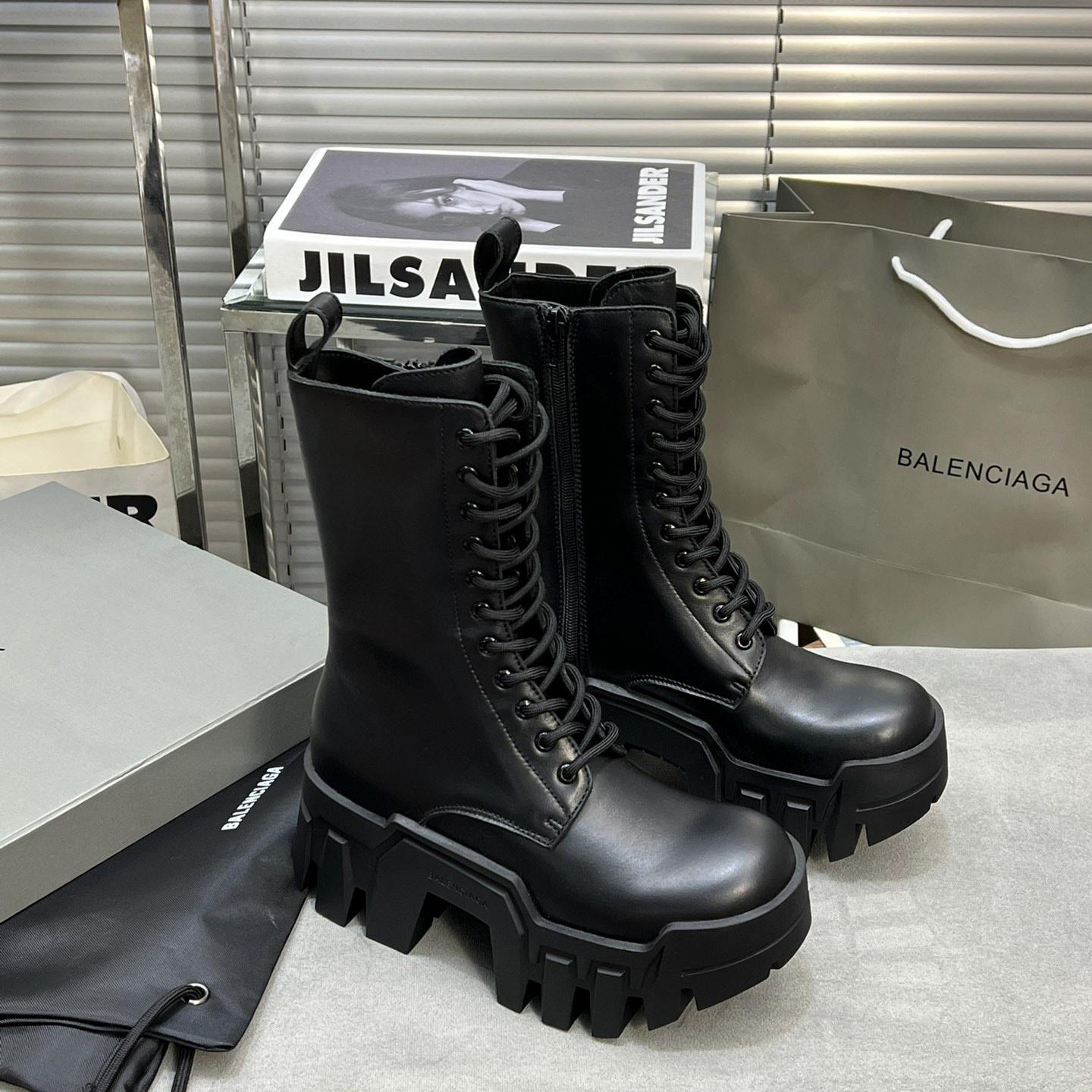 Balenciaga Bulldozer Schnürstiefel in Schwarz - EUR FASHION