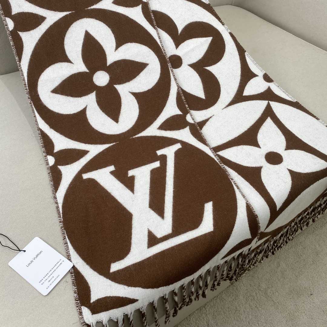 Louis Vuitton LV Medallion Scarf - EUR FASHION