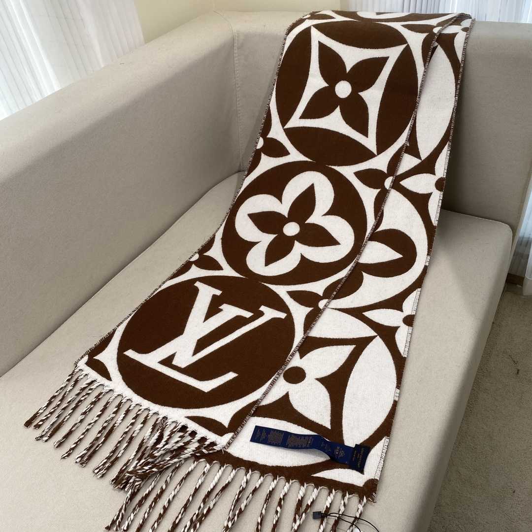 Louis Vuitton LV Medallion Scarf - EUR FASHION