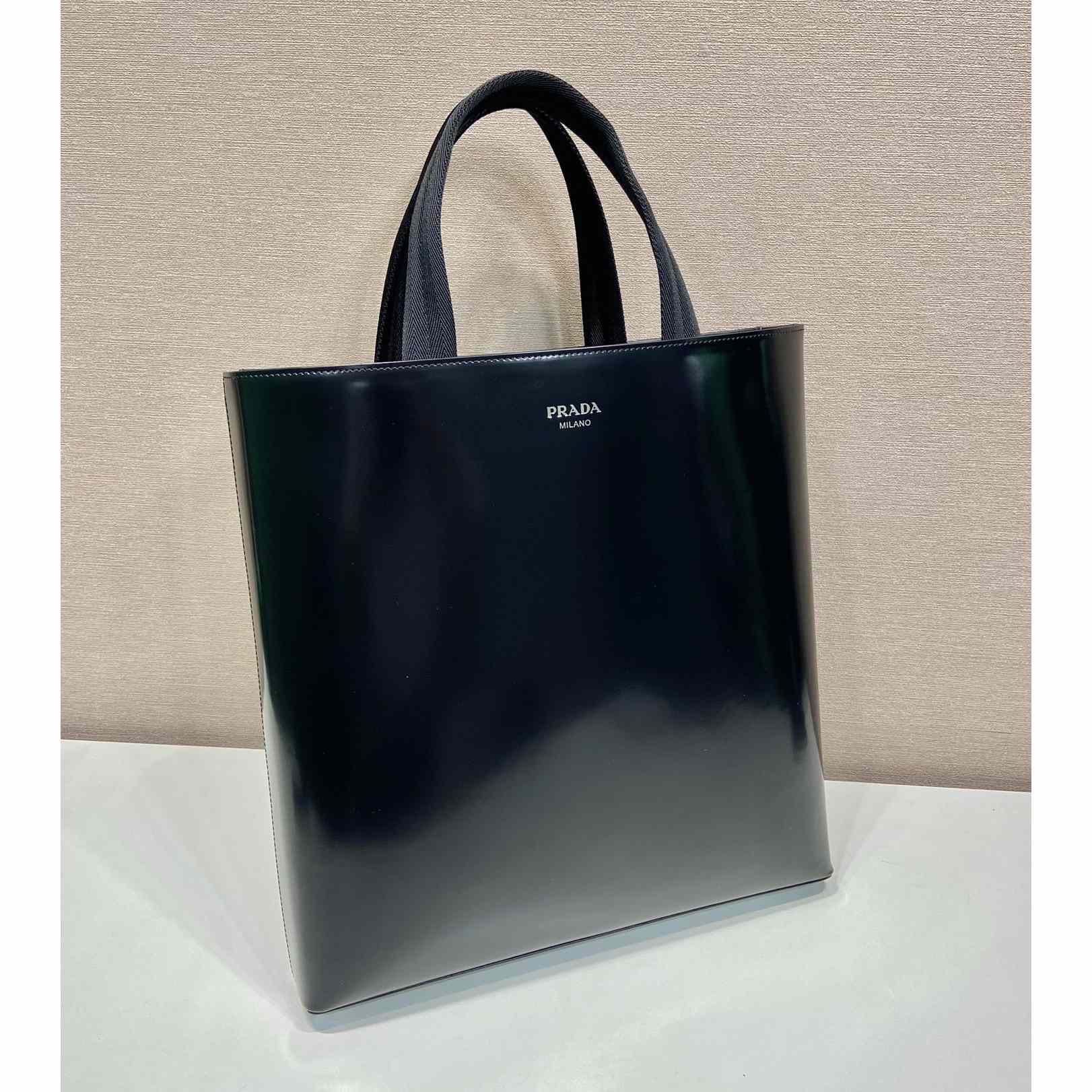 Prada-Tasche aus gebürstetem Leder mit Wasserflasche - EUR FASHION