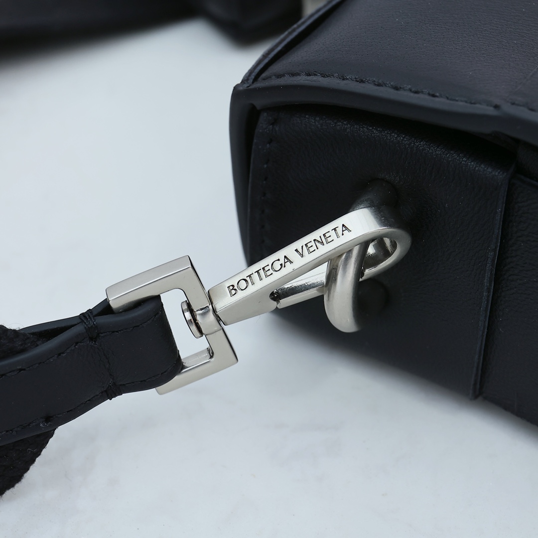 Bottega Veneta Cassette With Versatile Strap - EUR FASHION