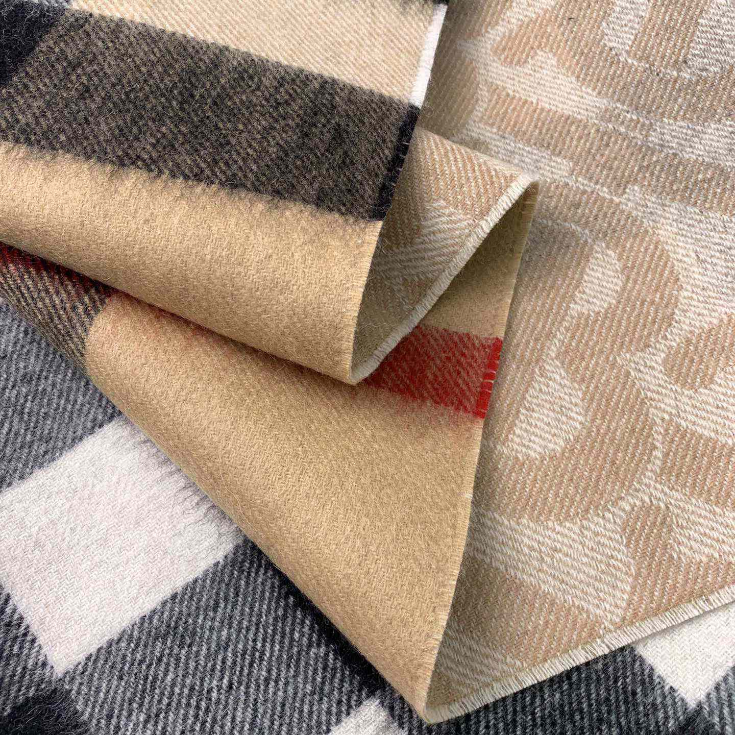 Burberry Check Cashmere Reversible Scarf - EUR FASHION