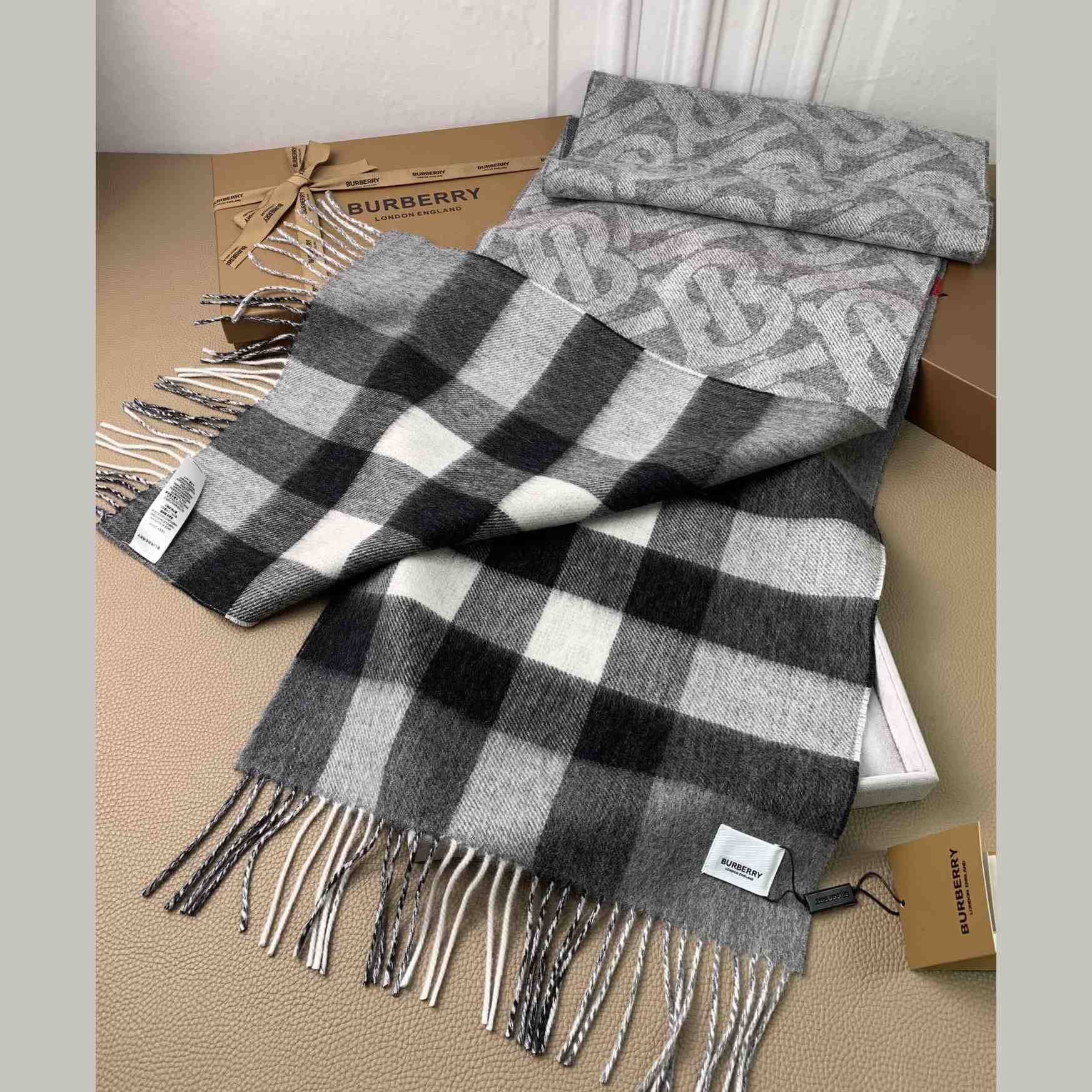 Burberry Check Cashmere Reversible Scarf - EUR FASHION