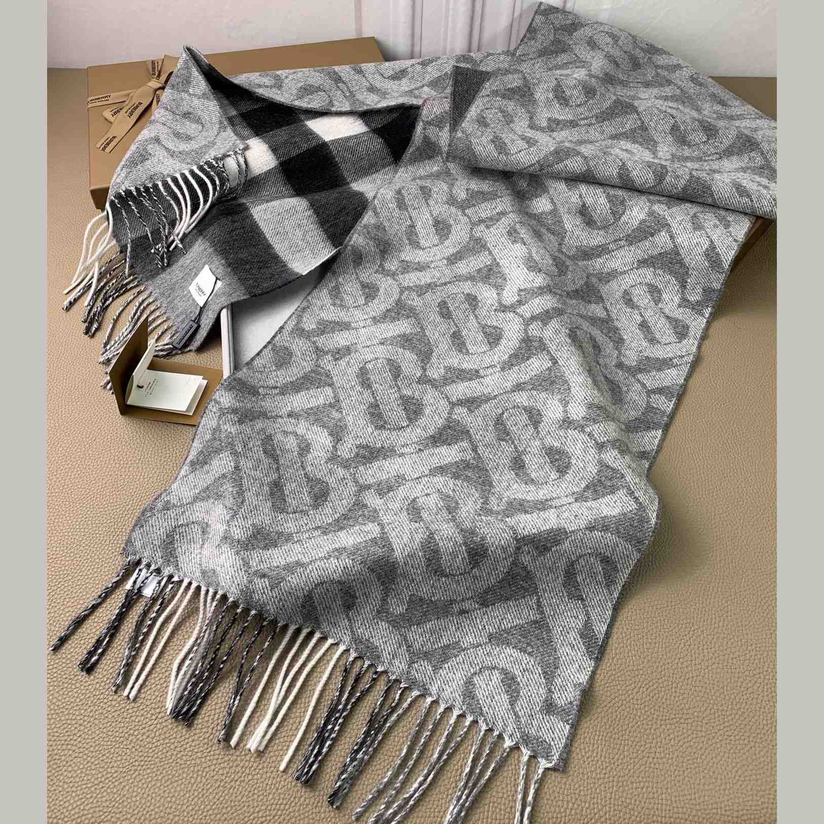 Burberry Check Cashmere Reversible Scarf - EUR FASHION