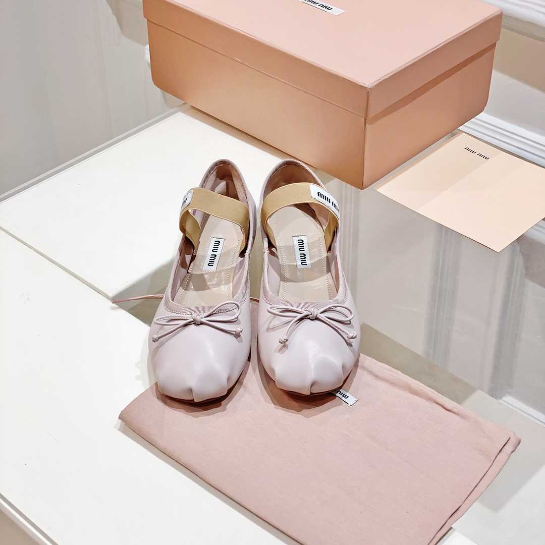 Miu Miu Ballerinas mit Satinschleife<br>
 - EUR FASHION