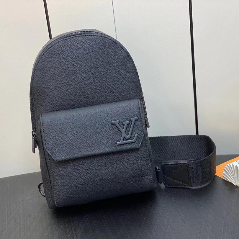 Louis Vuitton Pilot Slingbag M23736<br>
 - EUR FASHION