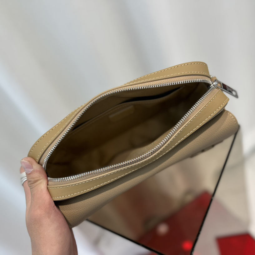 Louis Vuitton Fastline Umhängetasche M23710<br>
 - EUR FASHION