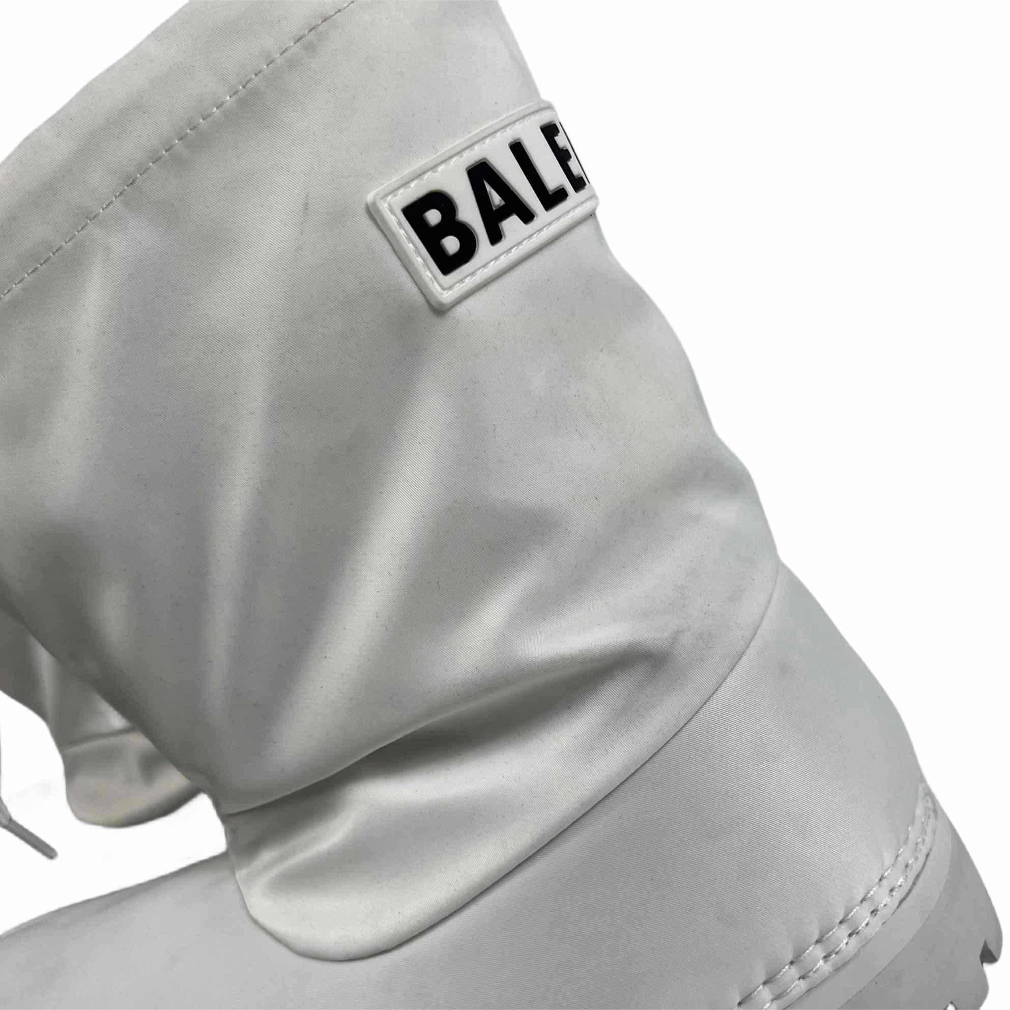 Balenciaga – Alaska – Niedriger Stiefel aus weißem Nylon<br>
 - EUR FASHION