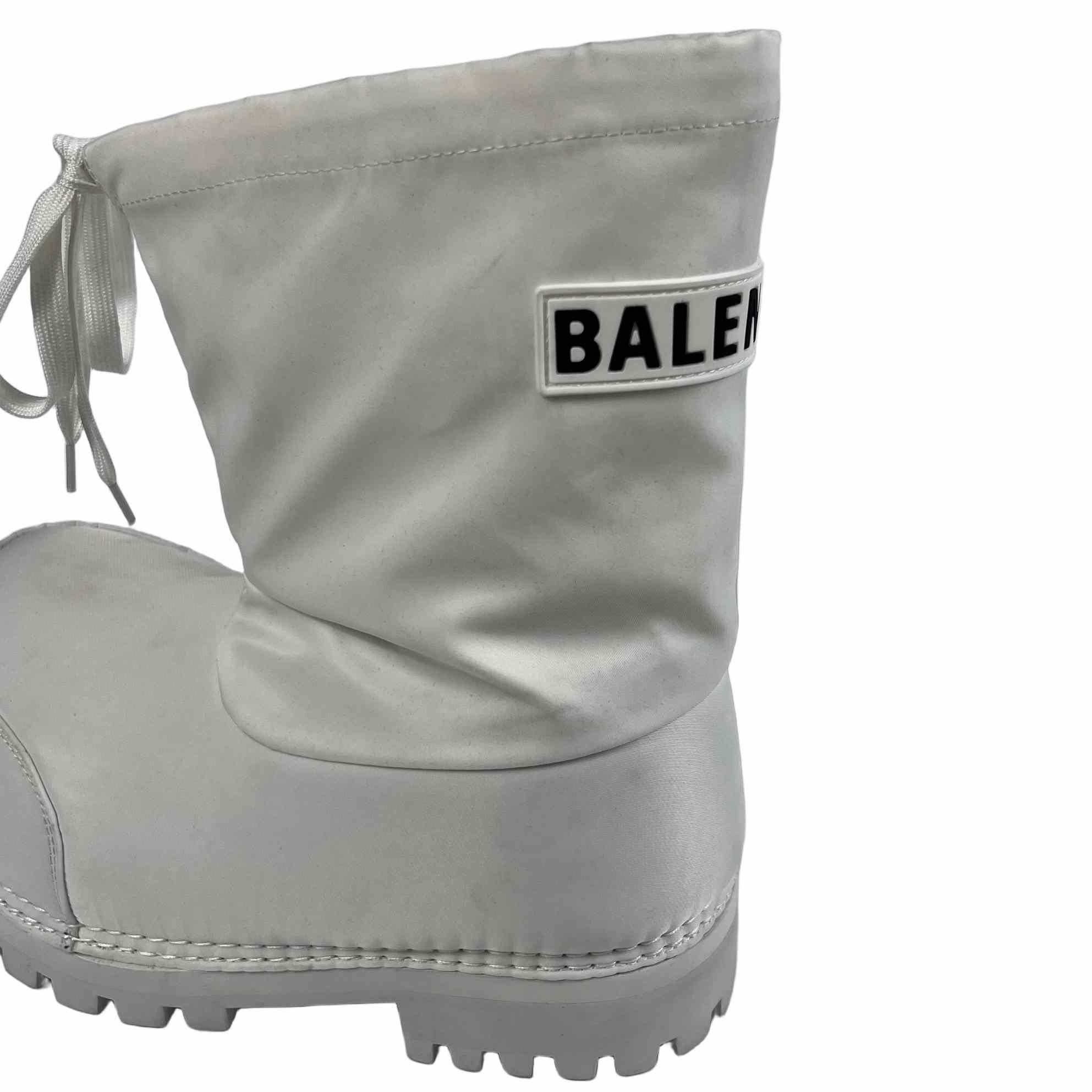 Balenciaga – Alaska – Niedriger Stiefel aus weißem Nylon<br>
 - EUR FASHION