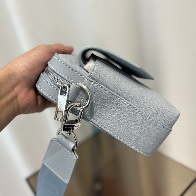 Louis Vuitton Fastline Messenger (23,5 x 18 x 7 cm) M23710<br>
 - EUR FASHION