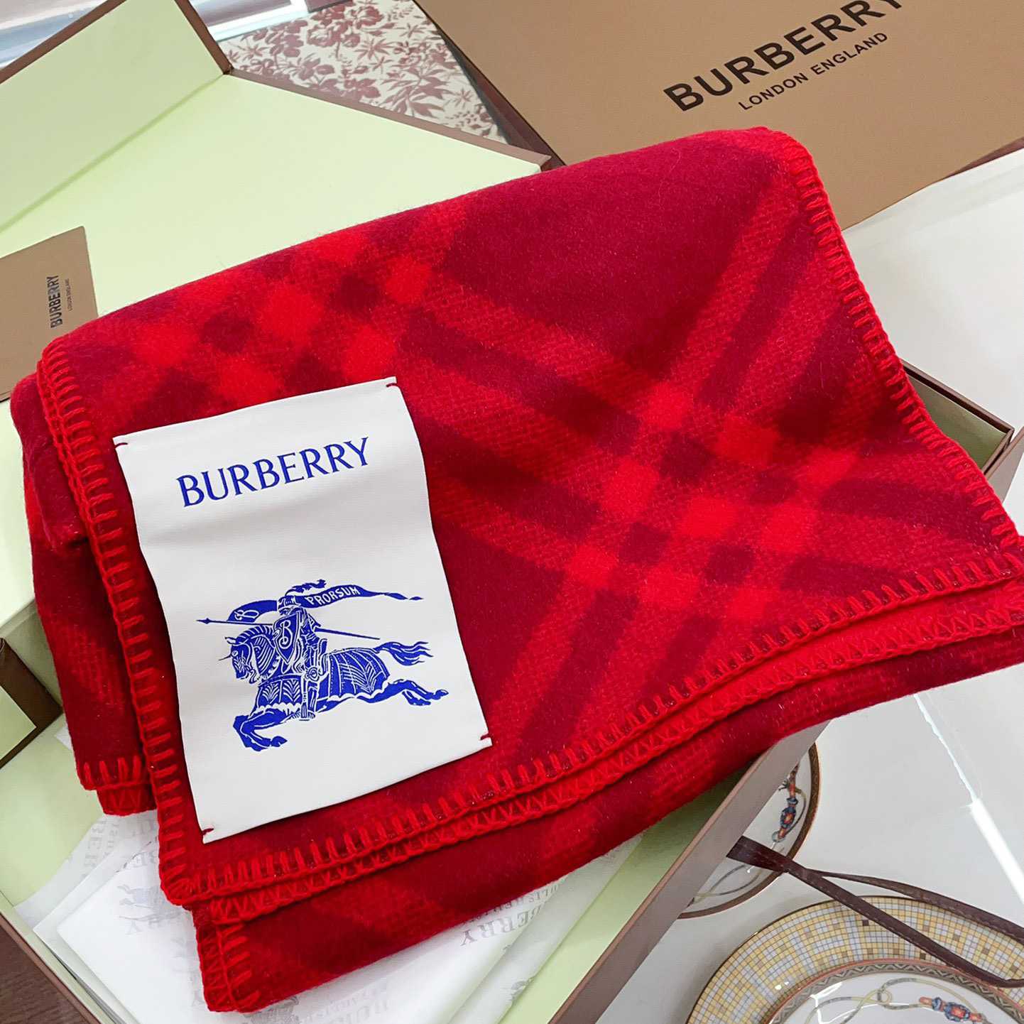 Burberry Karierter Kapuzenschal aus Wolle<br>
 - EUR FASHION