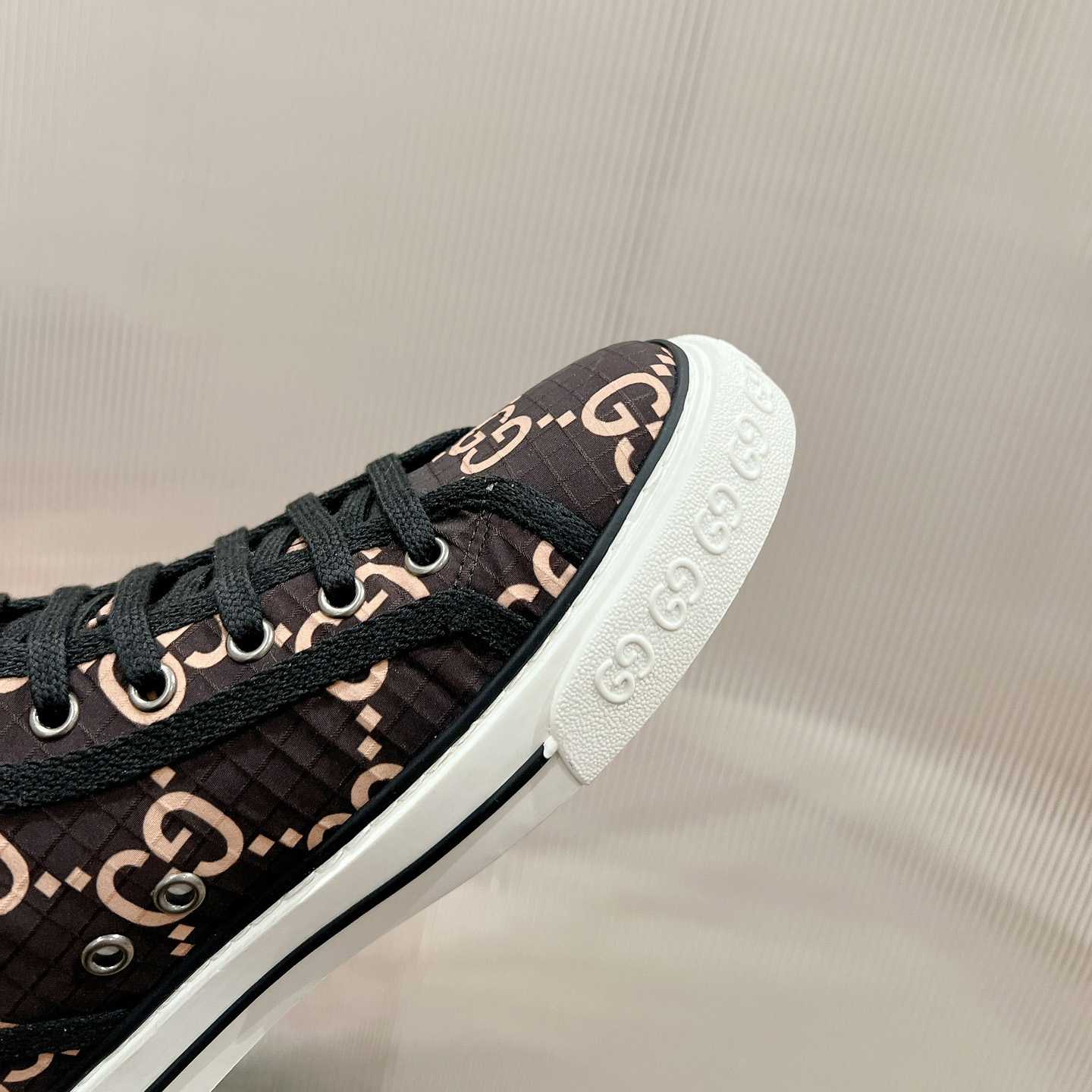 Gucci Tennis 1977 High-Top-Sneaker (in britischer Größe)<br>
 - EUR FASHION