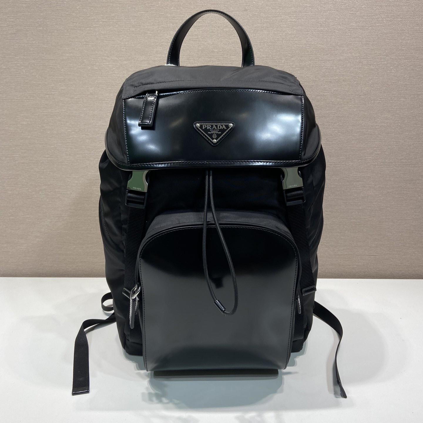 Prada Rucksack aus Re-Nylon und gebürstetem Leder<br>
 - EUR FASHION