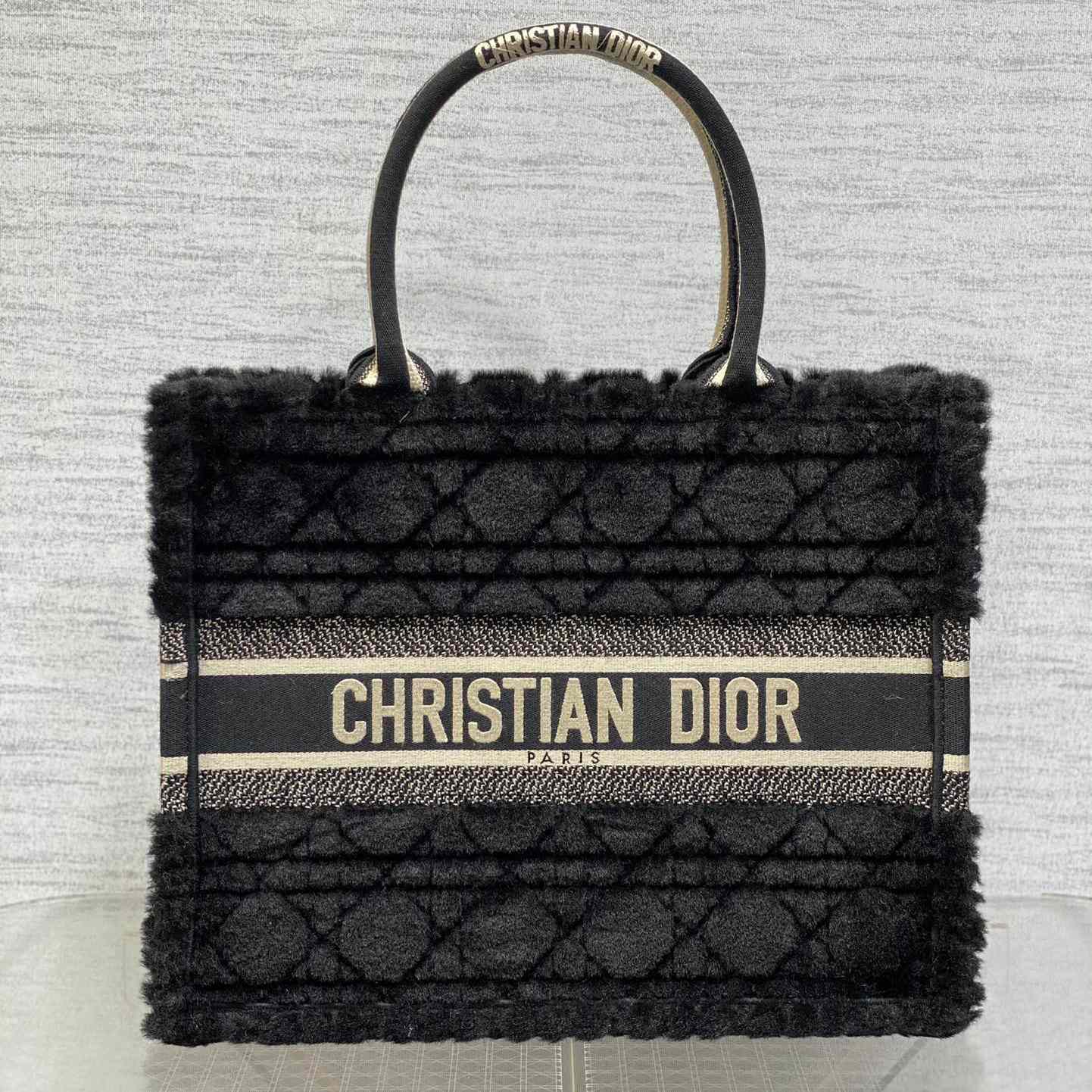 Mittlere Dior-Buchtasche von Dior<br>
 - EUR FASHION