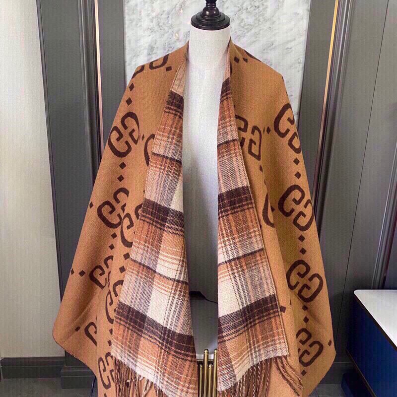 Gucci Wendeponcho<br>
 - EUR FASHION