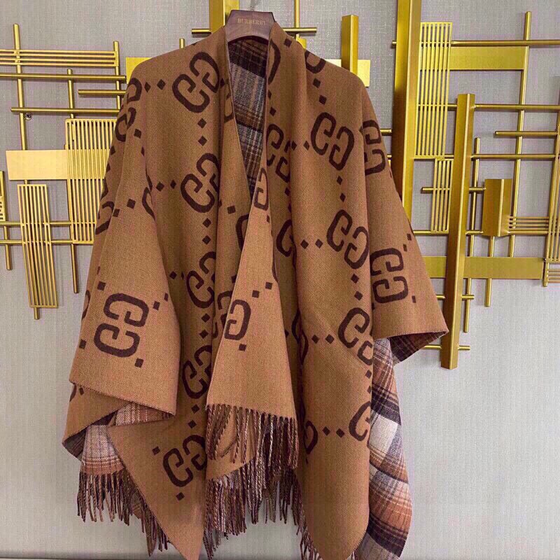 Gucci Wendeponcho<br>
 - EUR FASHION
