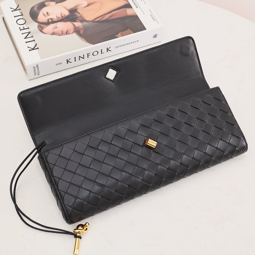 Bottega Veneta Long Clutch Andiamo With Handle - EUR FASHION