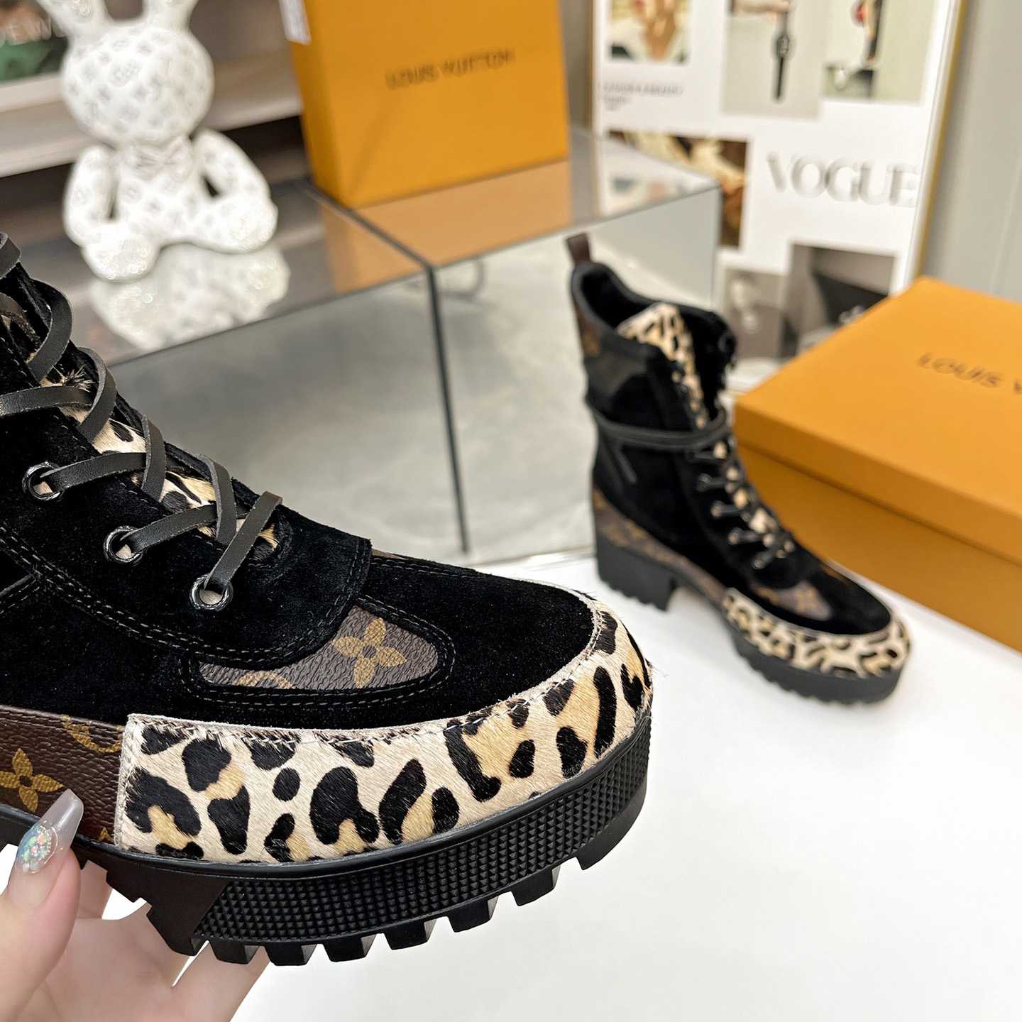 Louis Vuitton Laureate Platform Wüstenstiefel<br>
 - EUR FASHION