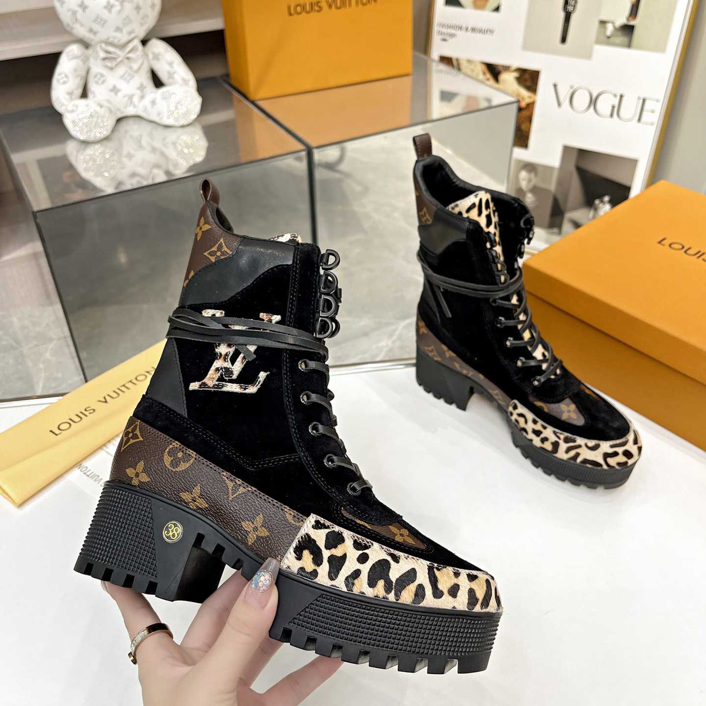 Louis Vuitton Laureate Platform Wüstenstiefel<br>
 - EUR FASHION