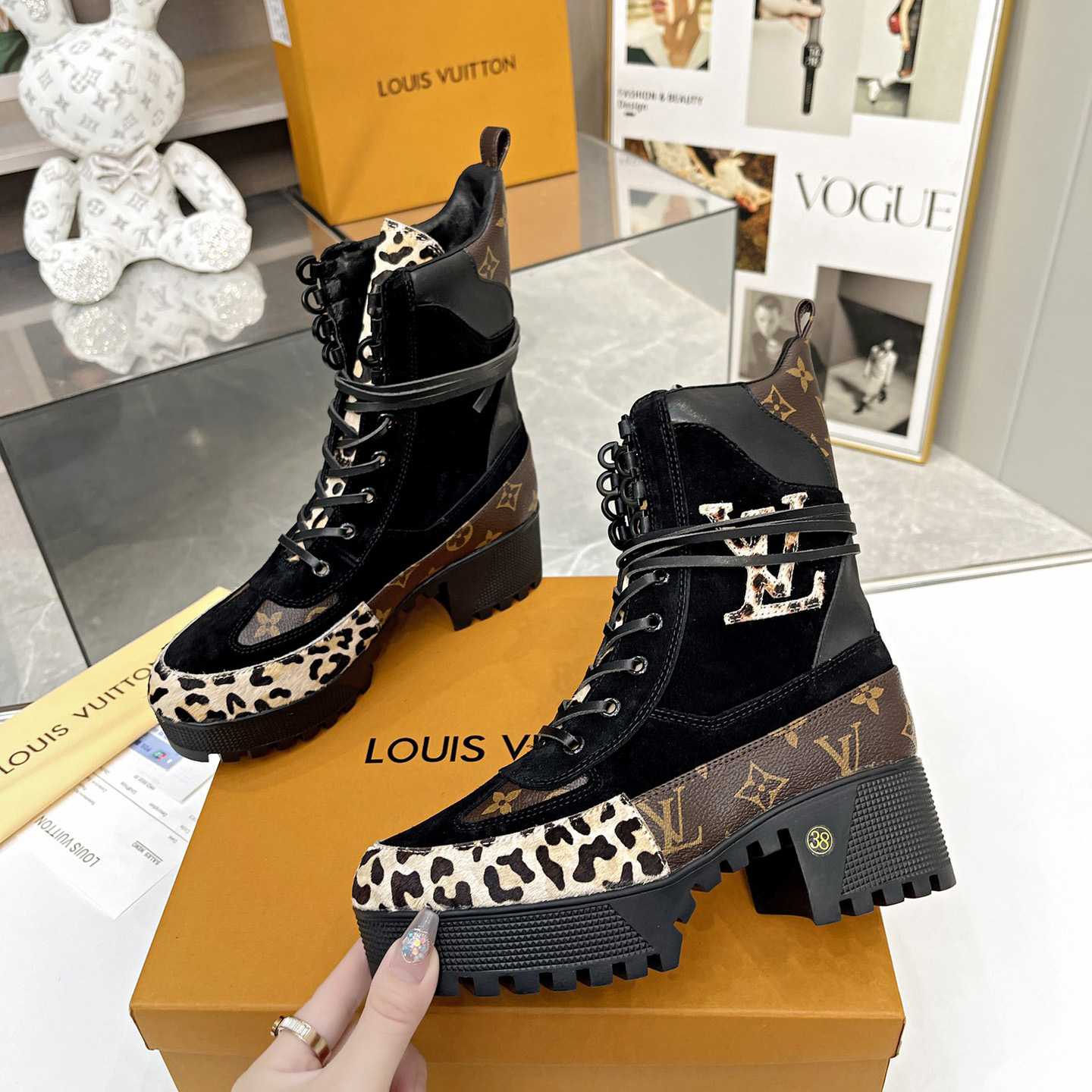 Louis Vuitton Laureate Platform Wüstenstiefel<br>
 - EUR FASHION