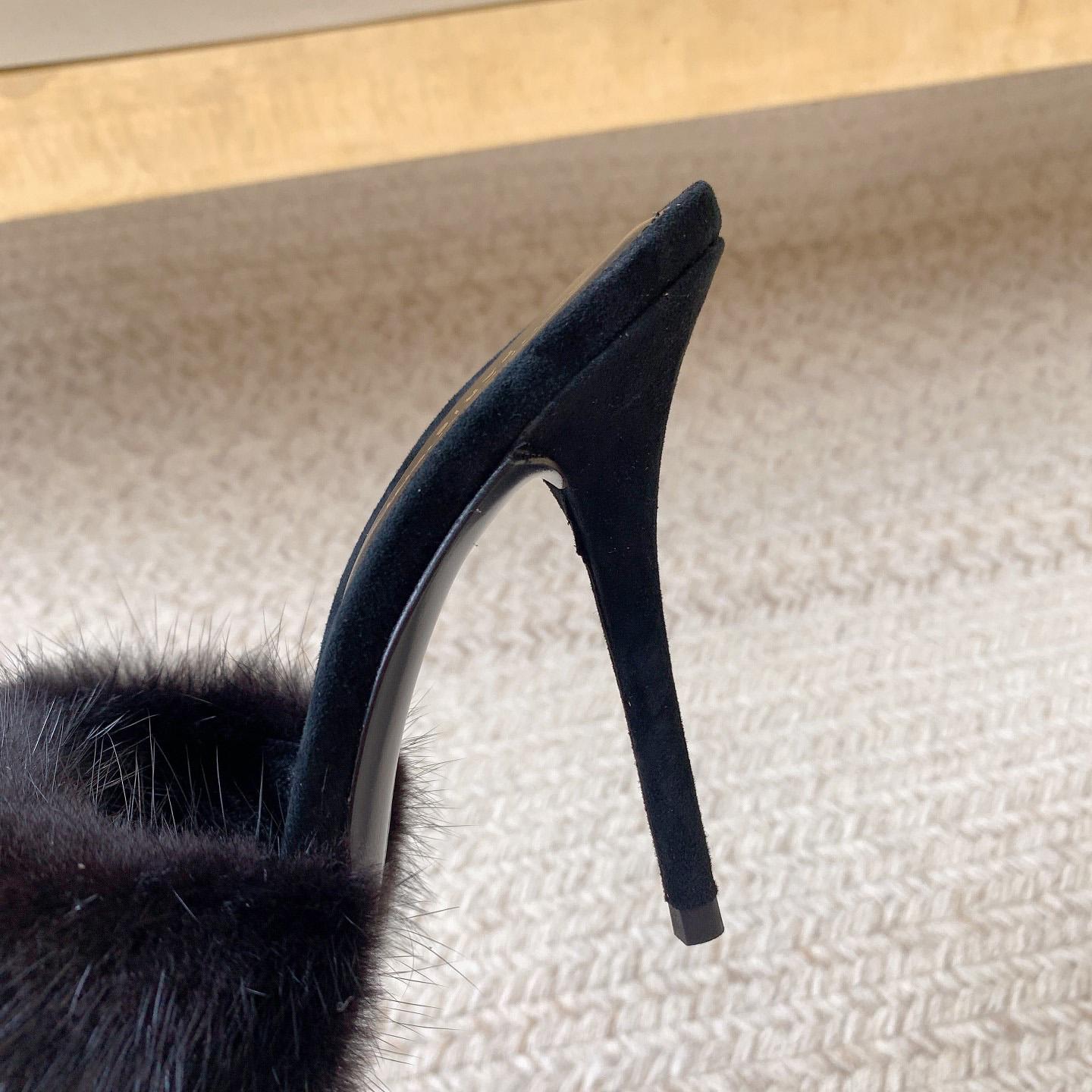 Saint Laurent LA 16 Mules aus tierfreiem Pelz und Wildleder<br>
 - EUR FASHION