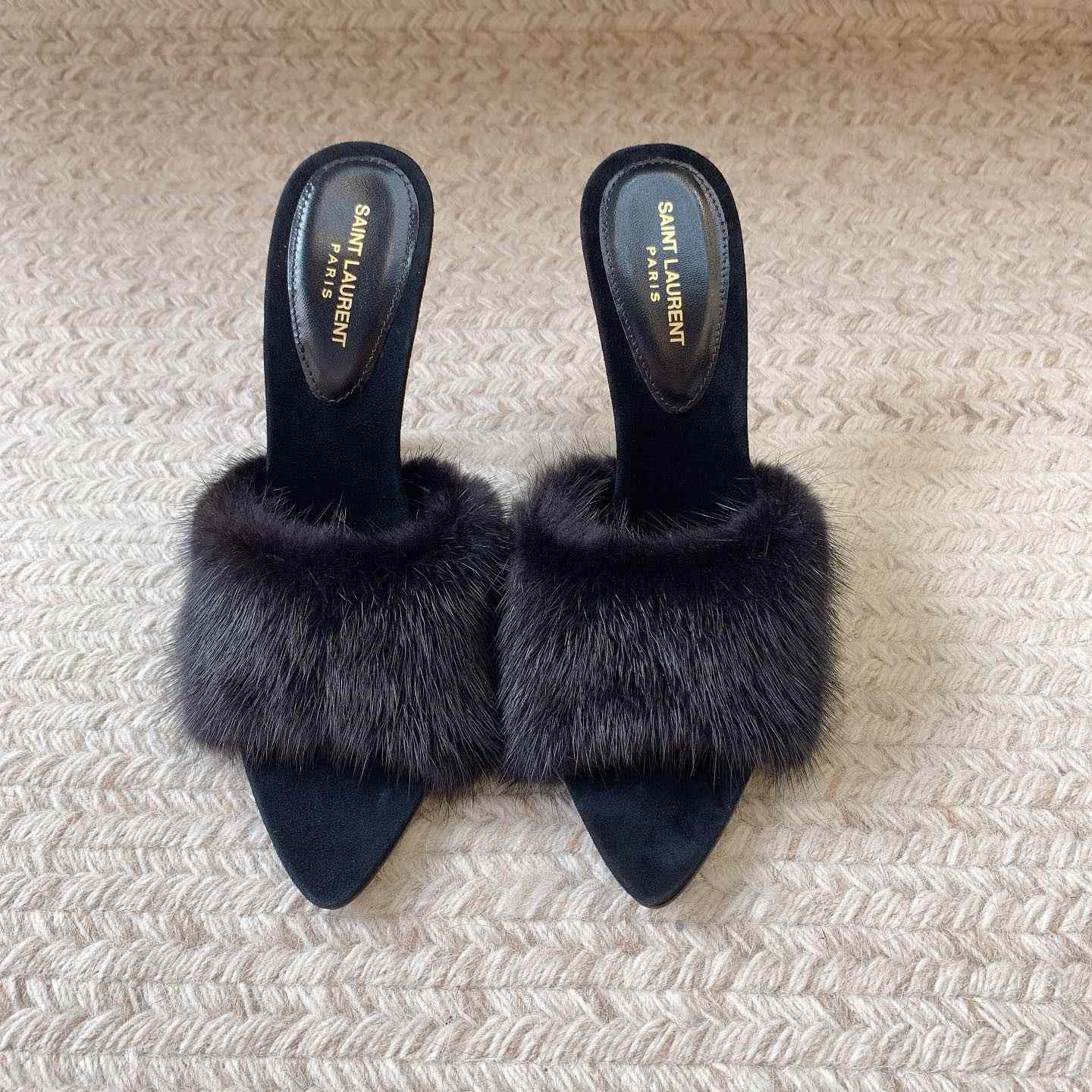 Saint Laurent LA 16 Mules aus tierfreiem Pelz und Wildleder<br>
 - EUR FASHION