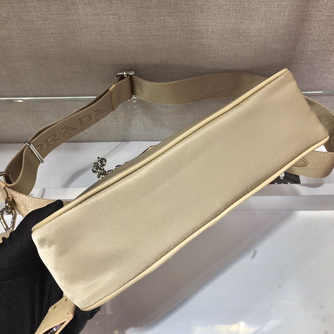 Prada Re-Edition 2005 Basttasche (22-12-6 cm)<br>
 - EUR FASHION