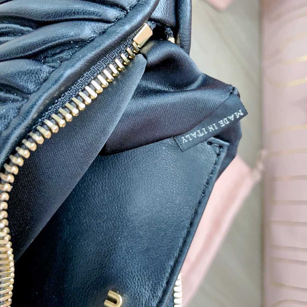 Miu Miu Umhängetasche aus Matelassé-Nappaleder<br>
 - EUR FASHION