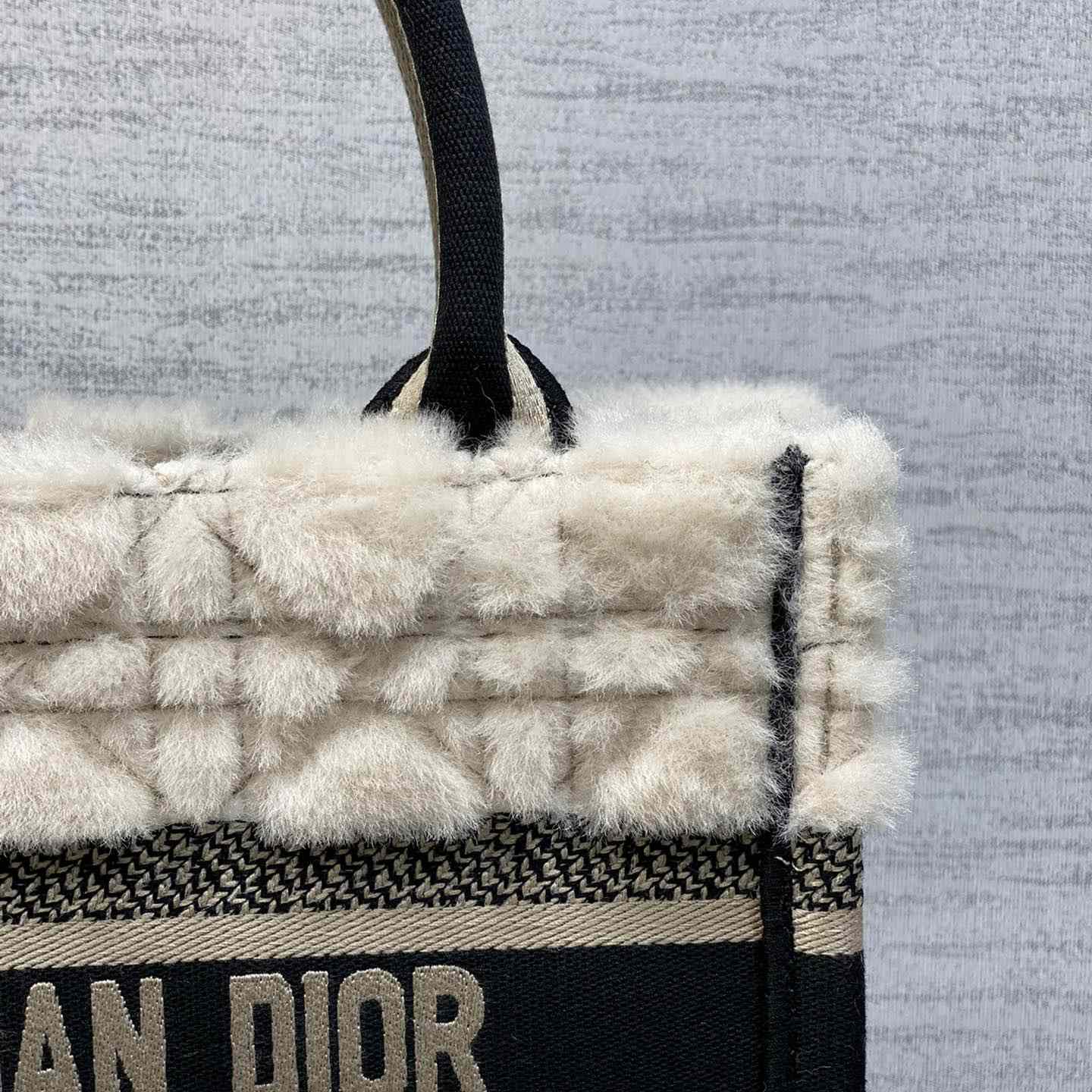 Kleine Dior-Buchtasche von Dior<br>
 - EUR FASHION
