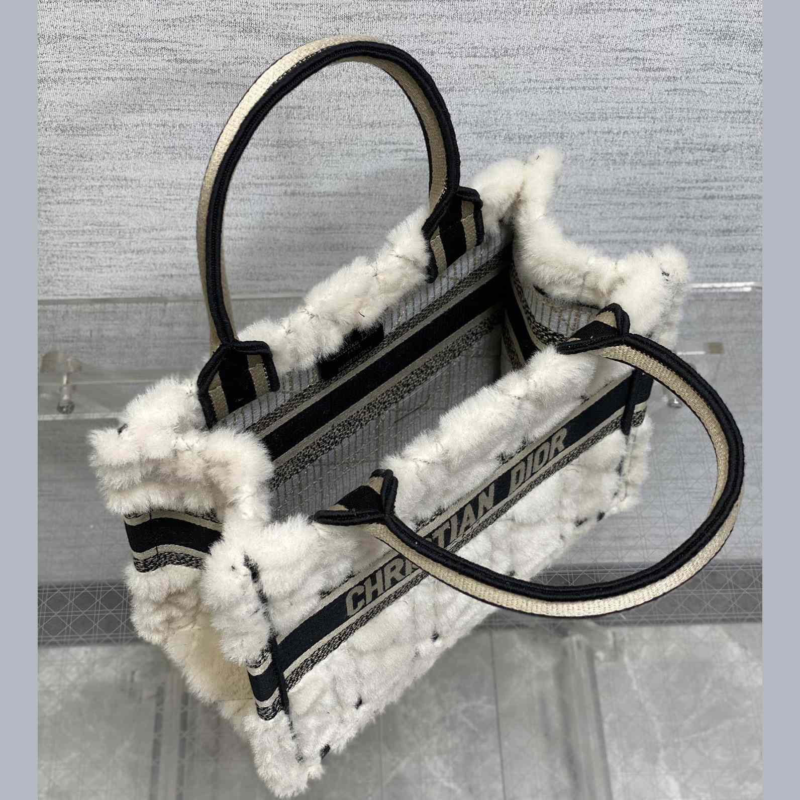 Kleine Dior-Buchtasche von Dior<br>
 - EUR FASHION