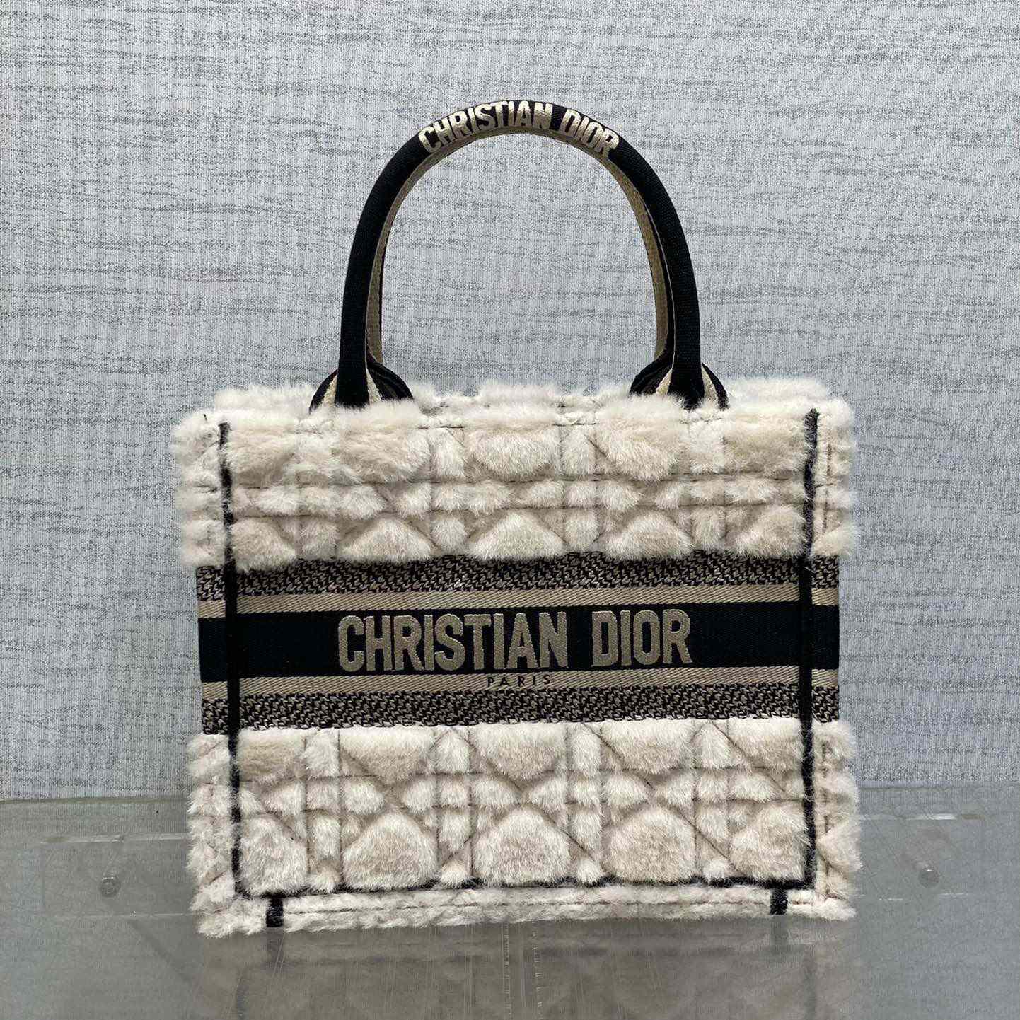 Kleine Dior-Buchtasche von Dior<br>
 - EUR FASHION