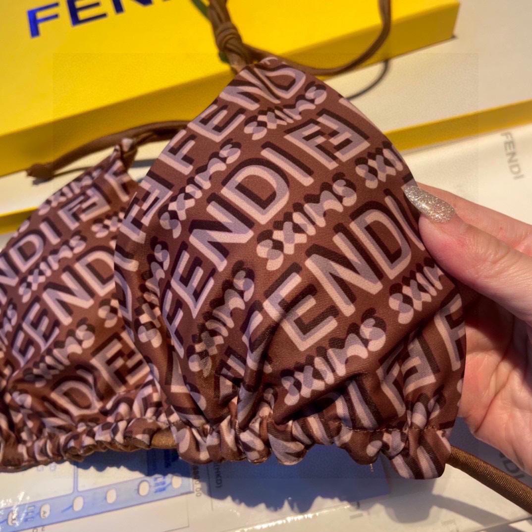 Zweiteiliger Bikini mit Fendi-Logo<br>
 - EUR FASHION