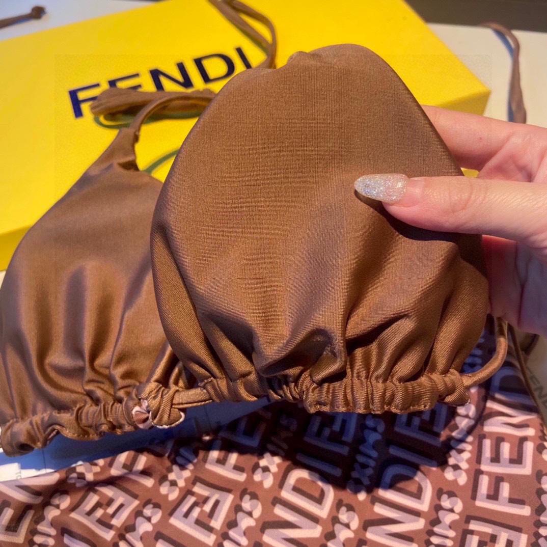 Zweiteiliger Bikini mit Fendi-Logo<br>
 - EUR FASHION