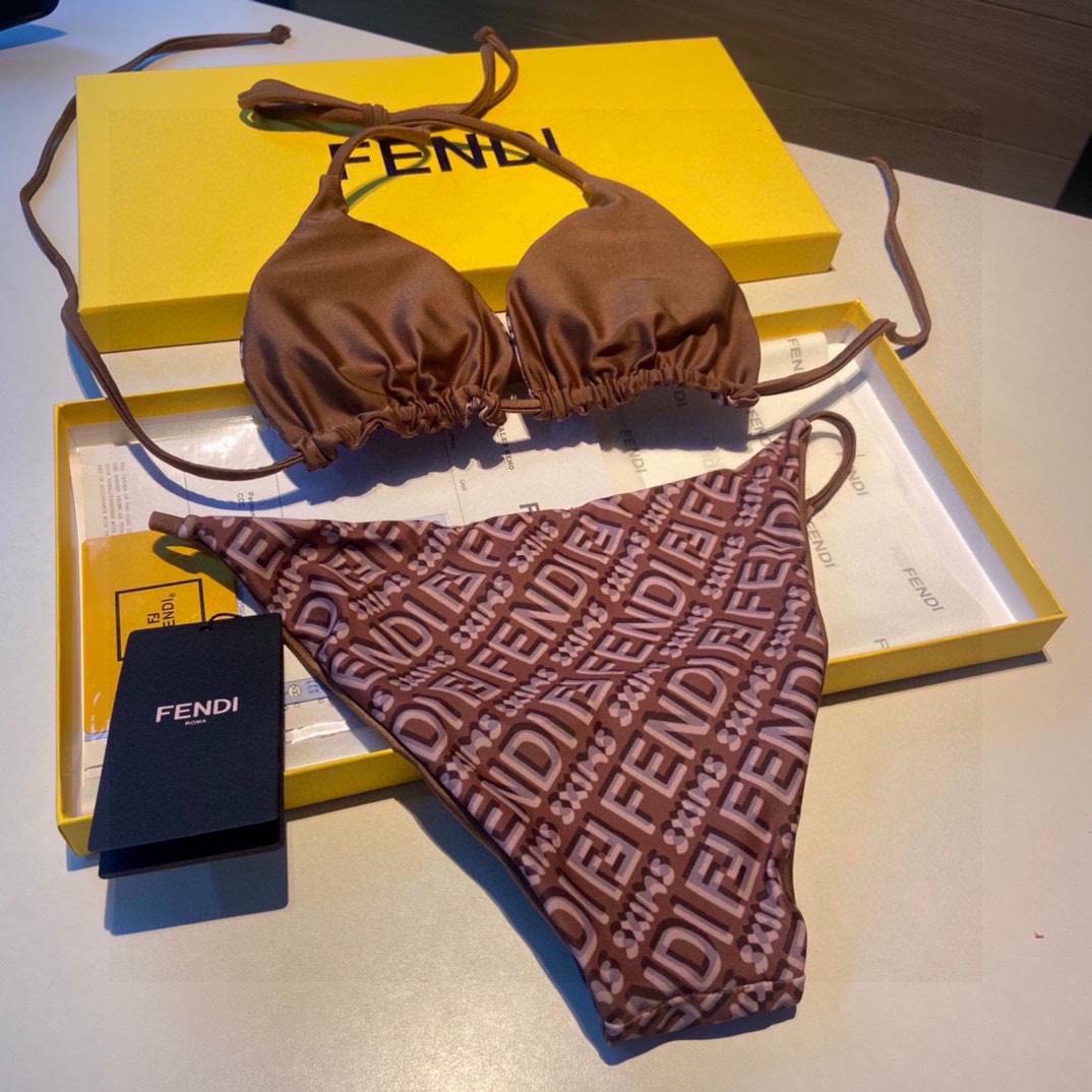 Zweiteiliger Bikini mit Fendi-Logo<br>
 - EUR FASHION