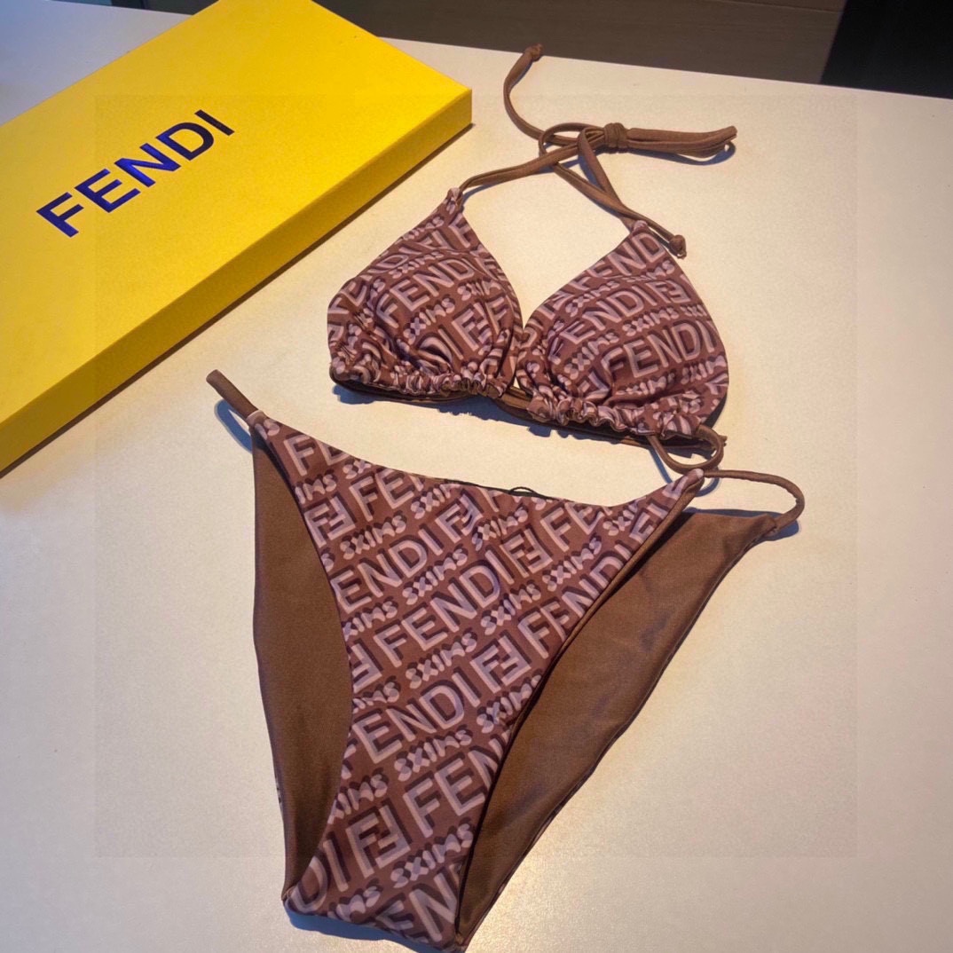 Zweiteiliger Bikini mit Fendi-Logo<br>
 - EUR FASHION