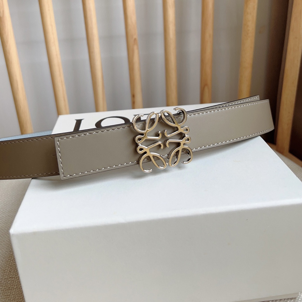Wendbarer Anagram-Gürtel von Loewe aus glattem Kalbsleder<br>
 - EUR FASHION