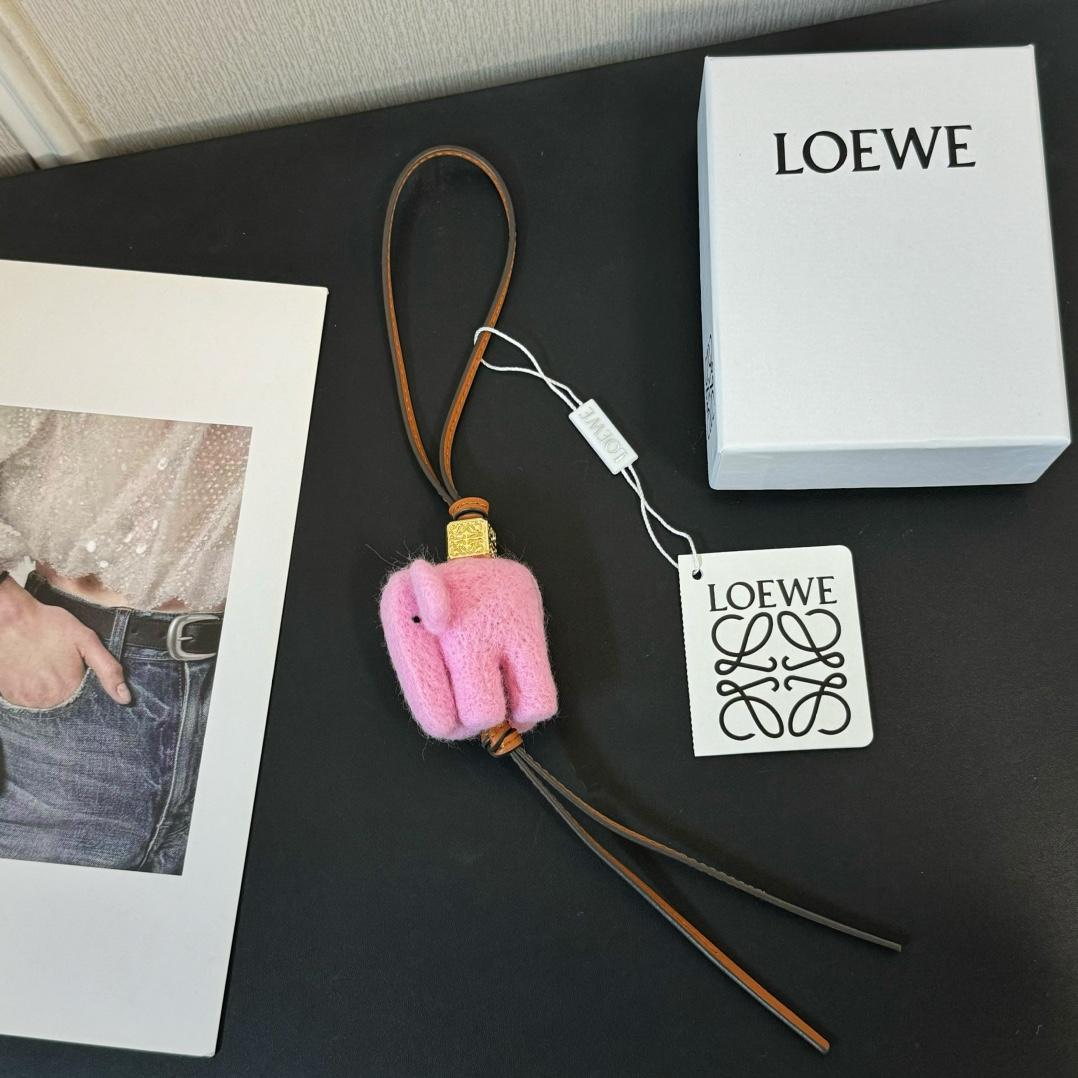 Loewe Elefantenanhänger aus Filz und Kalbsleder<br>
 - EUR FASHION