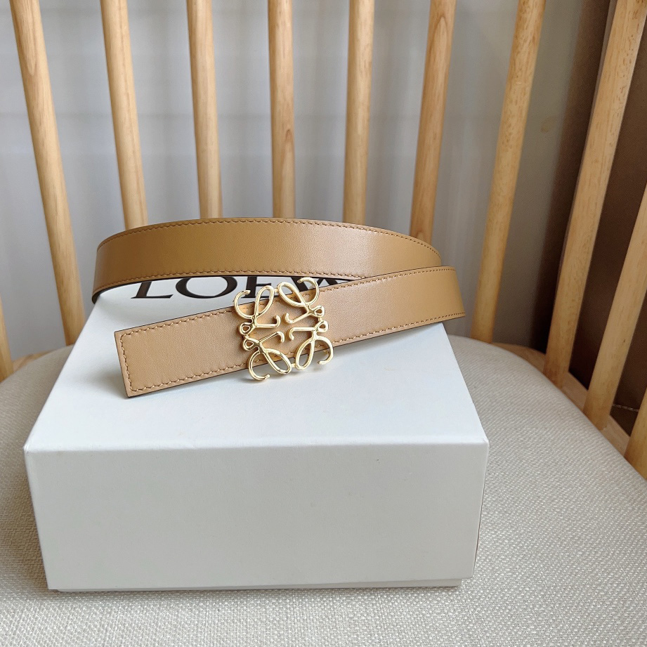 Wendbarer Anagram-Gürtel von Loewe aus glattem Kalbsleder<br>
 - EUR FASHION