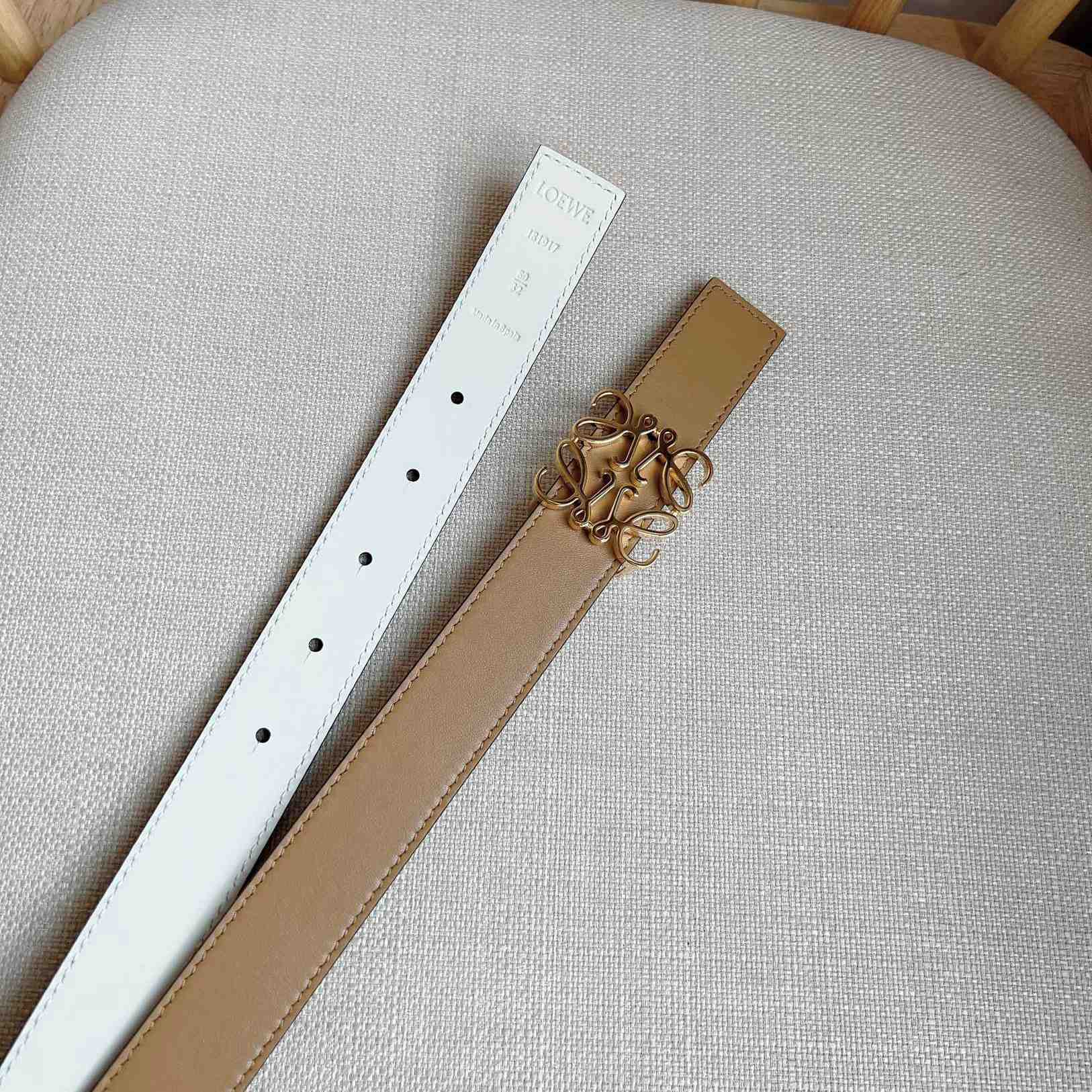Wendbarer Anagram-Gürtel von Loewe aus glattem Kalbsleder<br>
 - EUR FASHION