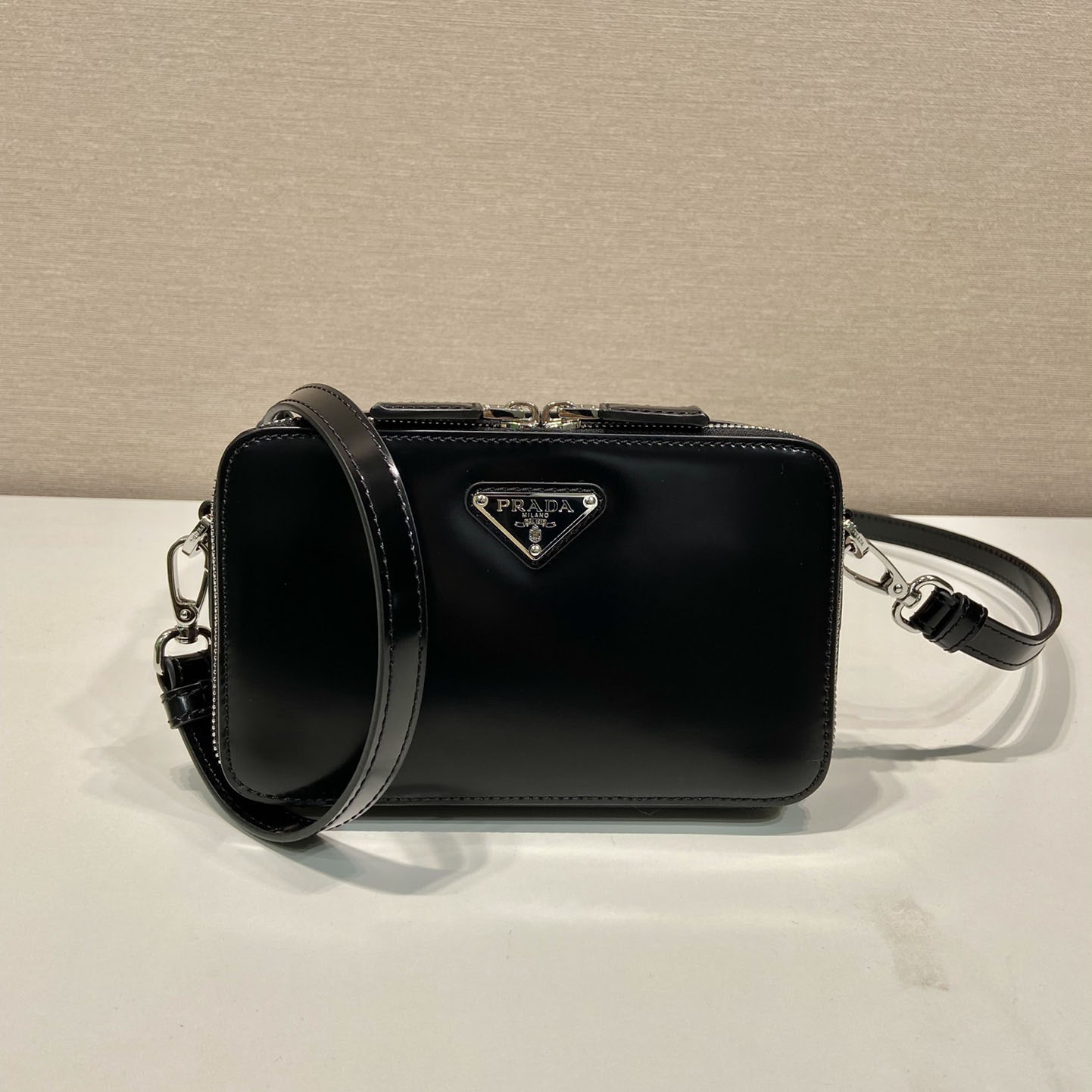 Prada Brique-Tasche aus gebürstetem Leder<br>
 - EUR FASHION