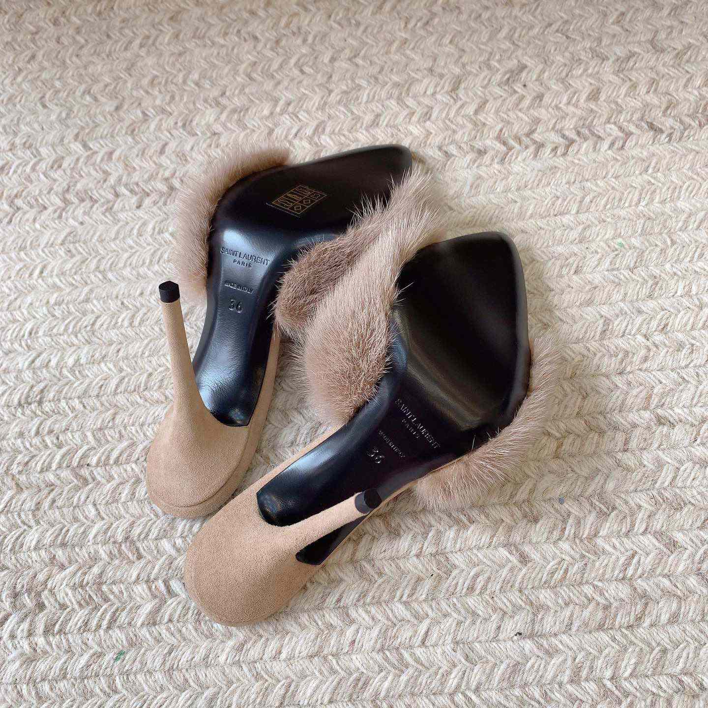 Saint Laurent LA 16 Mules aus tierfreiem Pelz und Wildleder<br>
 - EUR FASHION