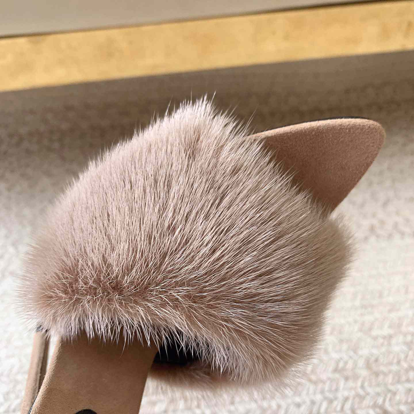 Saint Laurent LA 16 Mules aus tierfreiem Pelz und Wildleder<br>
 - EUR FASHION