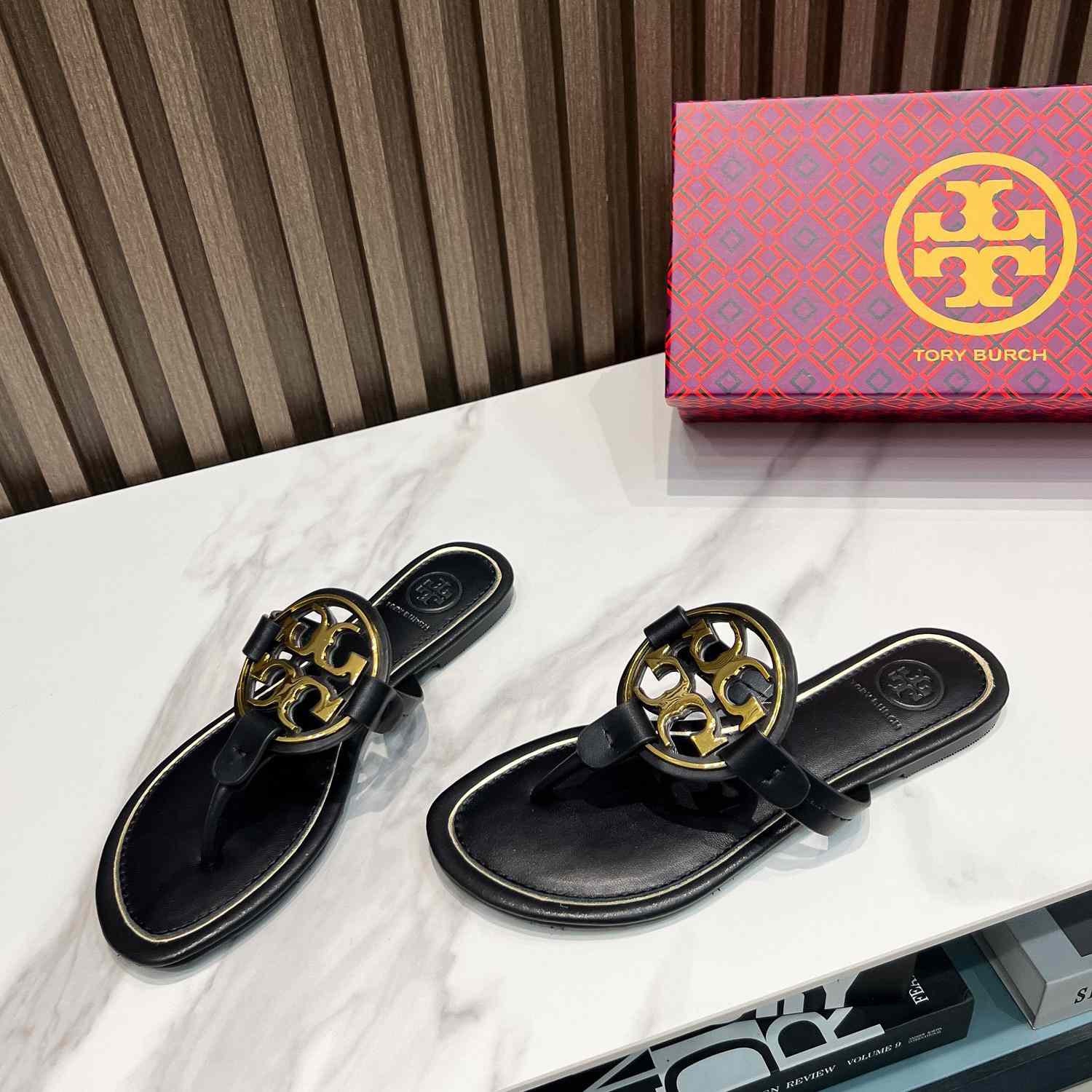 Tory Burch Leather Thong Sandals  - EUR FASHION