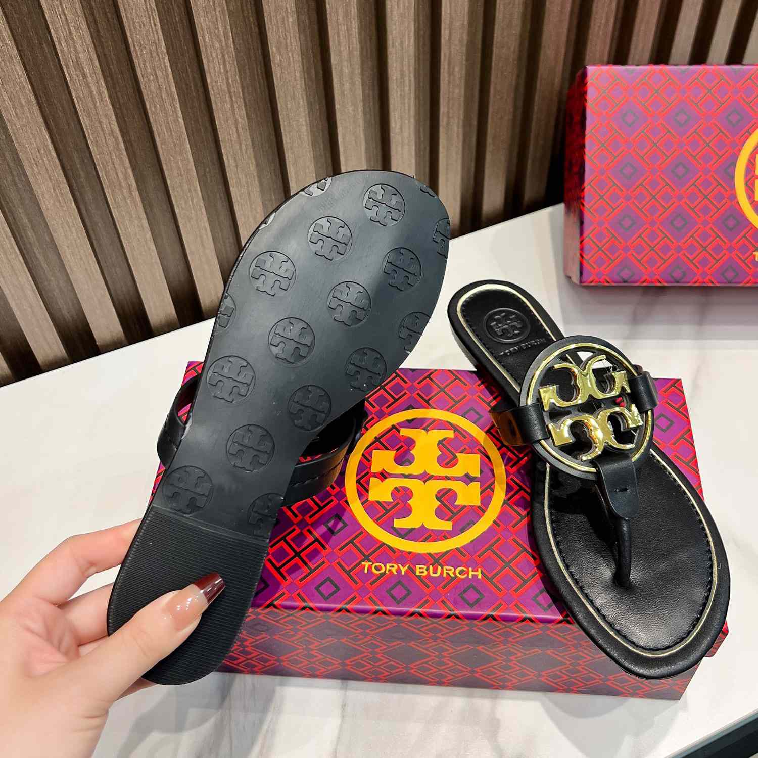 Tory Burch Leather Thong Sandals  - EUR FASHION