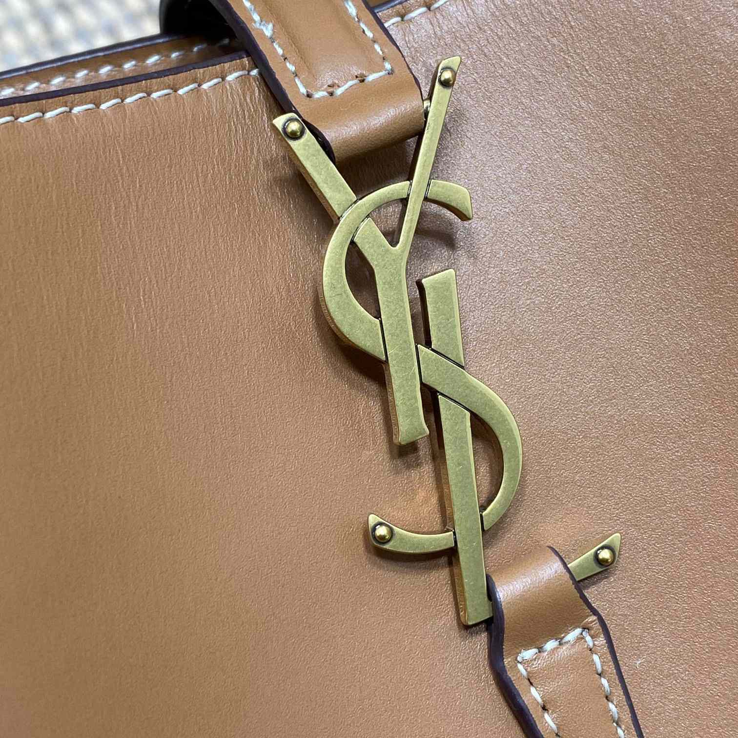 Saint Laurent Le 37 Small In Shiny Leather - EUR FASHION