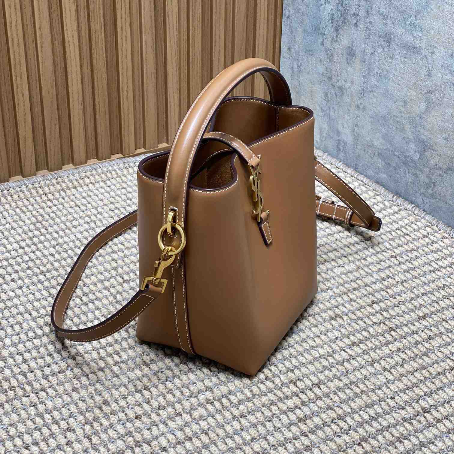 Saint Laurent Le 37 Small In Shiny Leather - EUR FASHION