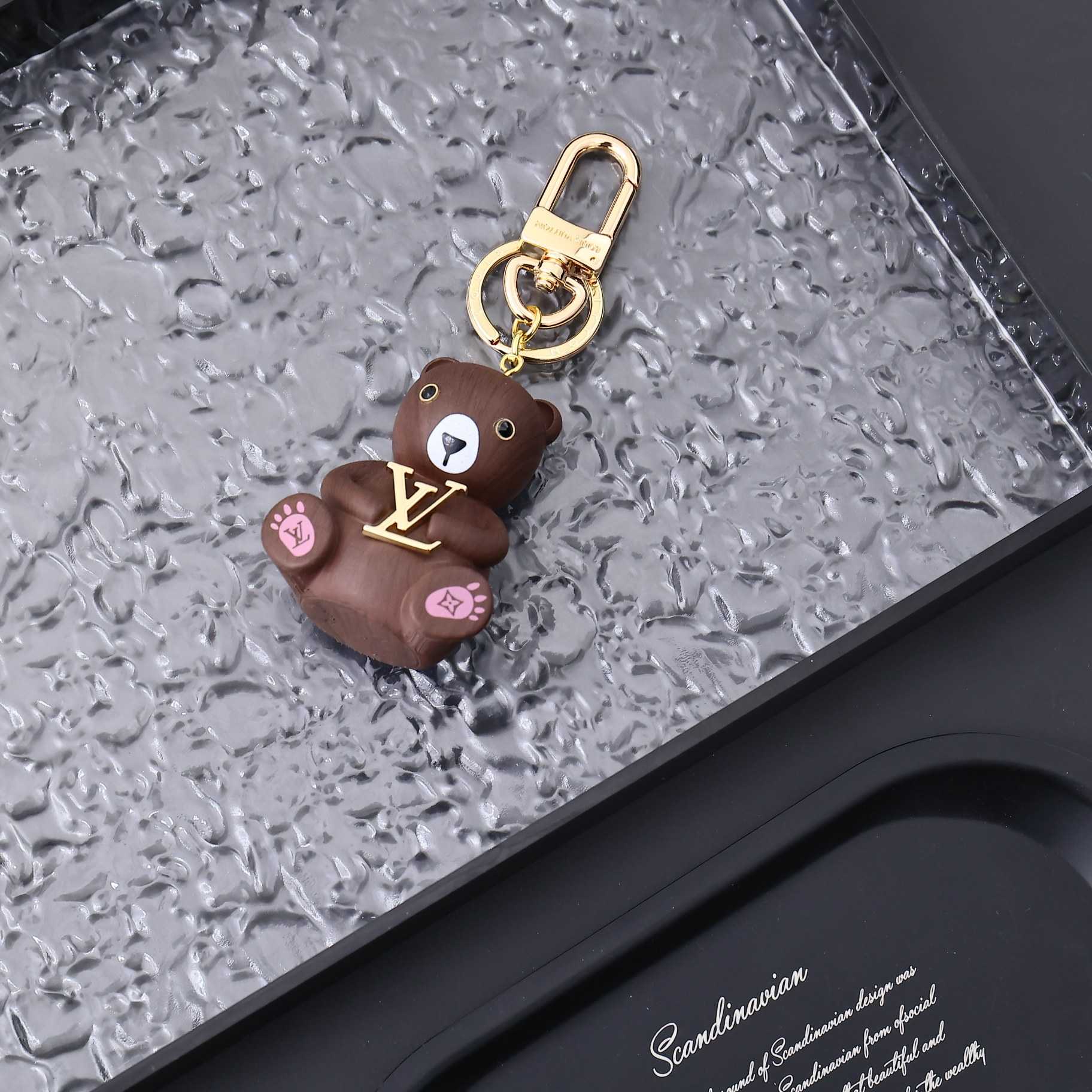 Louis Vuitton LV Teddy Bear Keyring And Bag Charm   M01360 - EUR FASHION